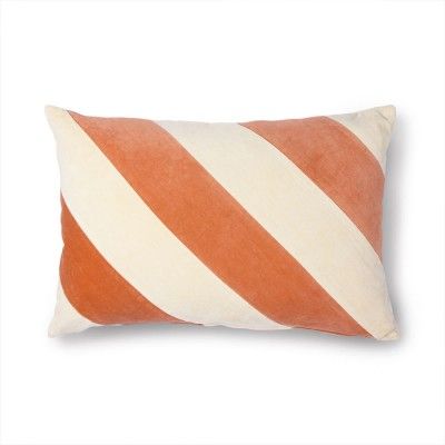 Coussin rayé en velours pêche/crème - HKliving