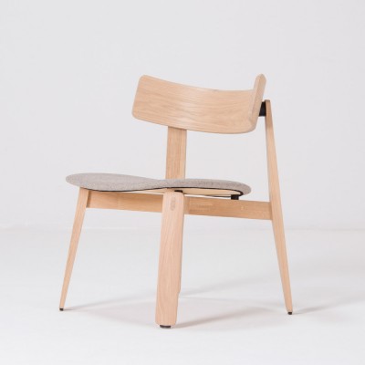 Chaise lounge Nora chêne & tissu sable - Gazzda