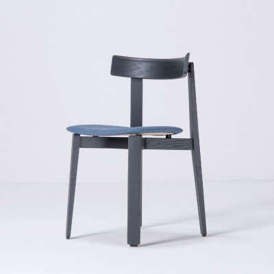 Chaise Nora chêne noir & tissu bleu - Gazzda
