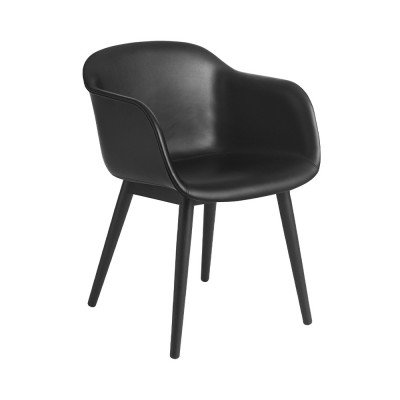 Chaise avec accoudoirs Fiber cuir noir & piètement bois - Muuto