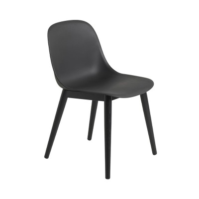 Gelijkwaardig Onderscheppen storm Vezelcomposiet hout en zwarte plastic stoel en houten onderstel | Muuto