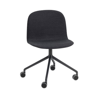 Chaise Visu Wide tissu noir Remix 183 & piètement pivotant aluminium avec roulettes - Muuto
